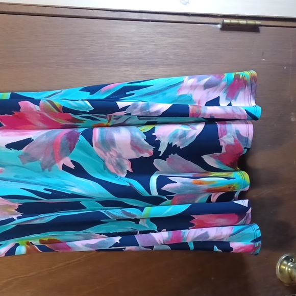 Pink Lily 👗 - Picture 3 of 8